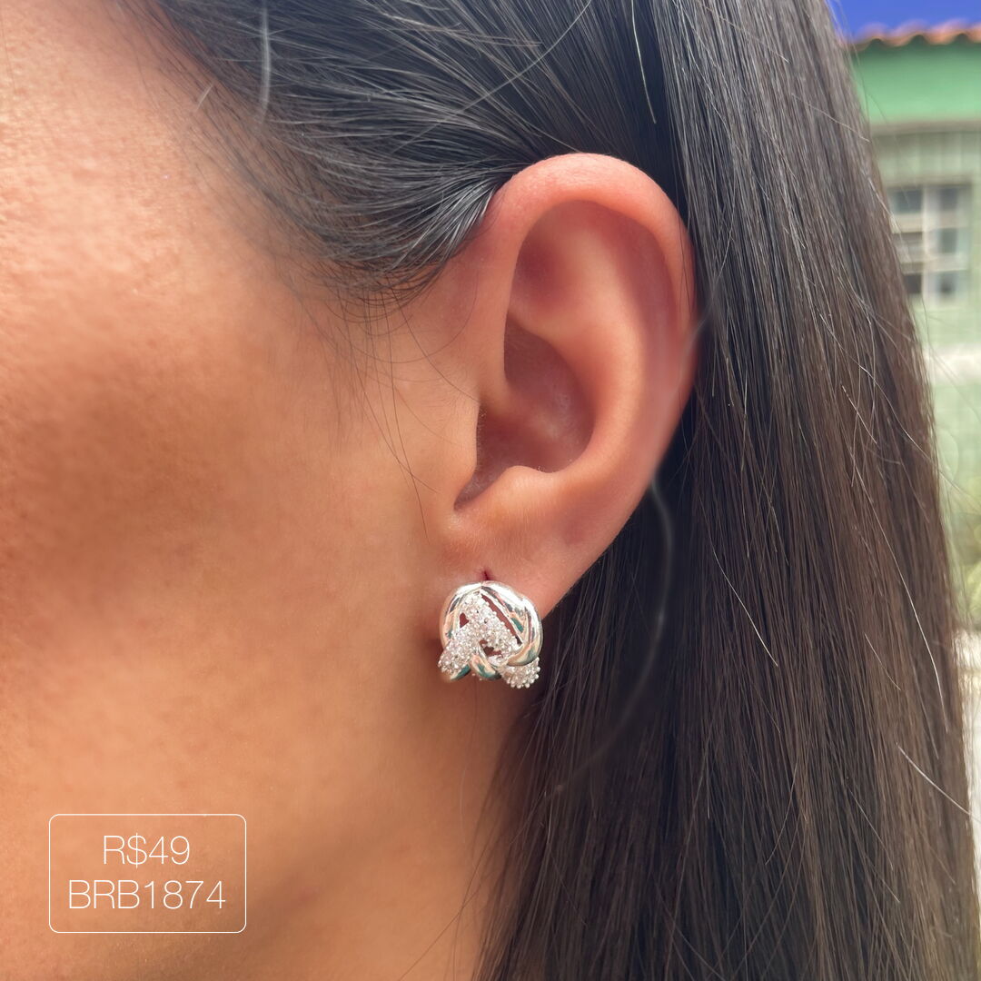 Brinco Trançado Cravejado Cristal Prateado